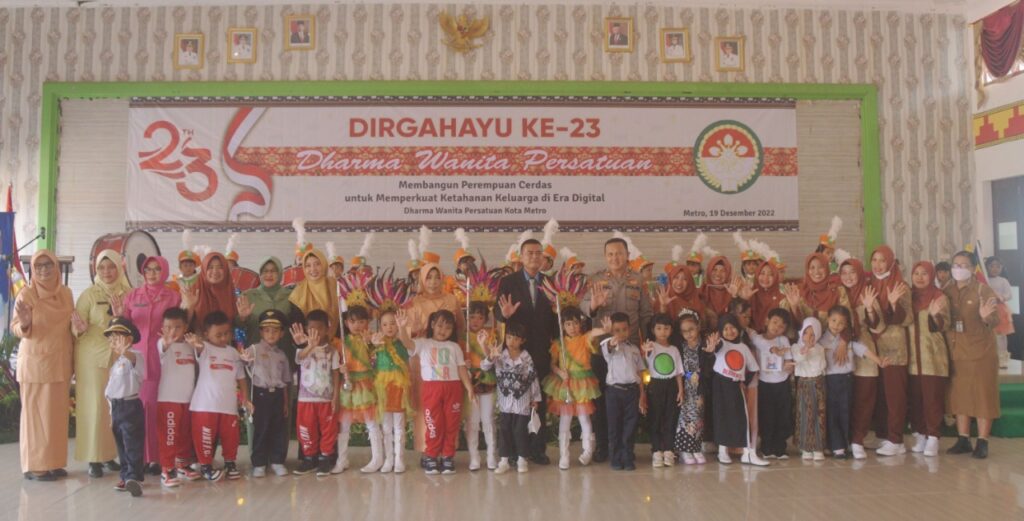 Peringati HUT Ke 23, Dharma Wanita Persatuan Kota Metro Gelar Parade Cilik