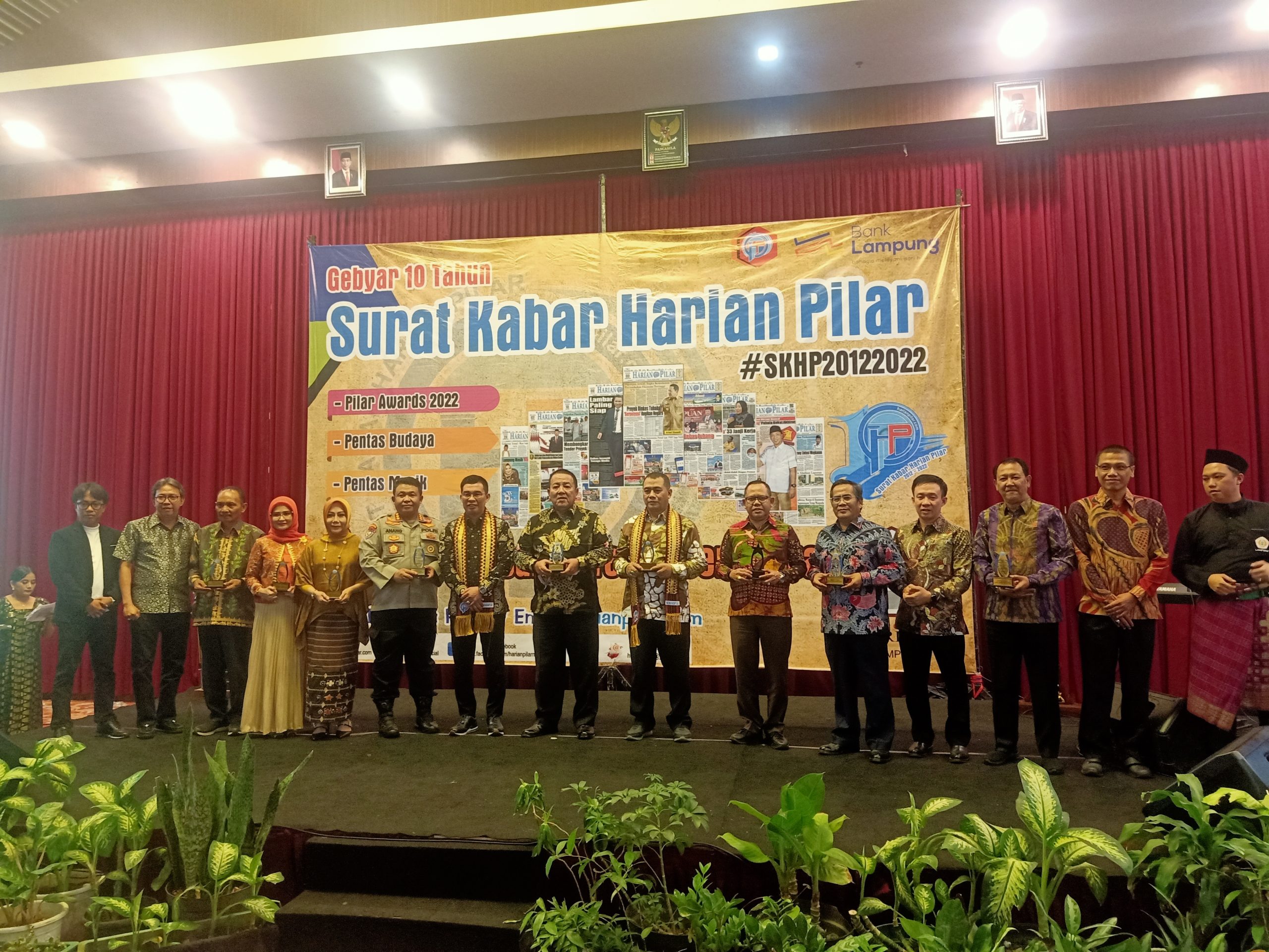 Syukuran HUT Ke 10 SKH Harian Pilar Berikan Penghargaan Pada Banyak Tokoh Di Lampung