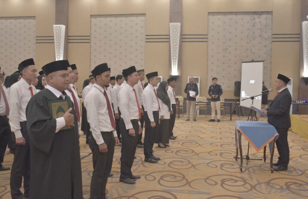 Ketua KPU Kota Metro Melantik 66 Anggota PPS se Kota Metro
