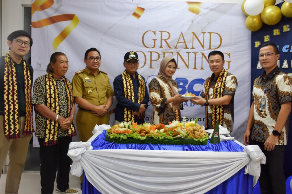 Wakil Walikota Metro  Secara Resmi Buka Kantor BCA KCP Ahmad Yani