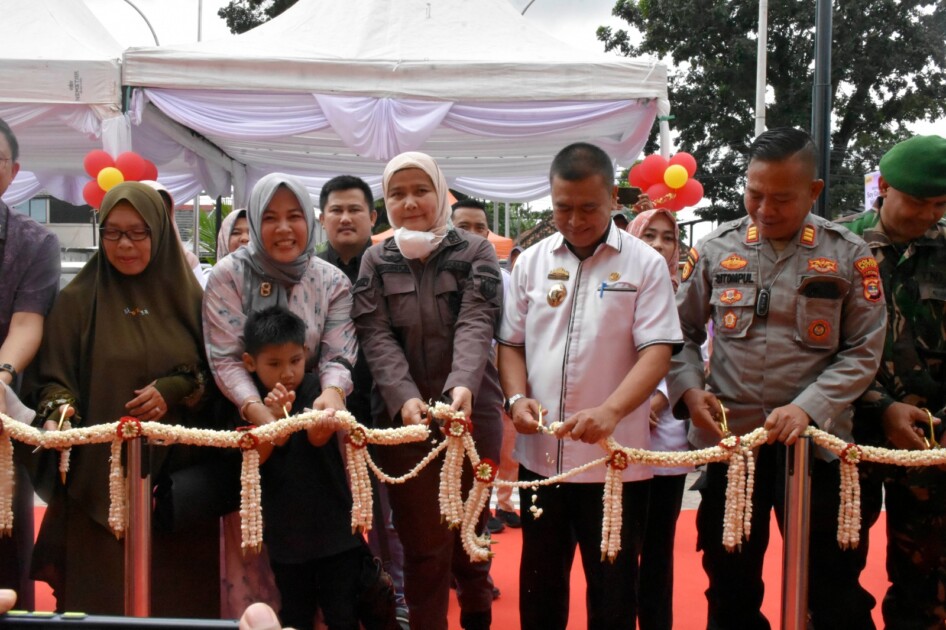 Sekertaris Daerah Kota Metro Hadiri Grand Opening McDonald’s Drive True