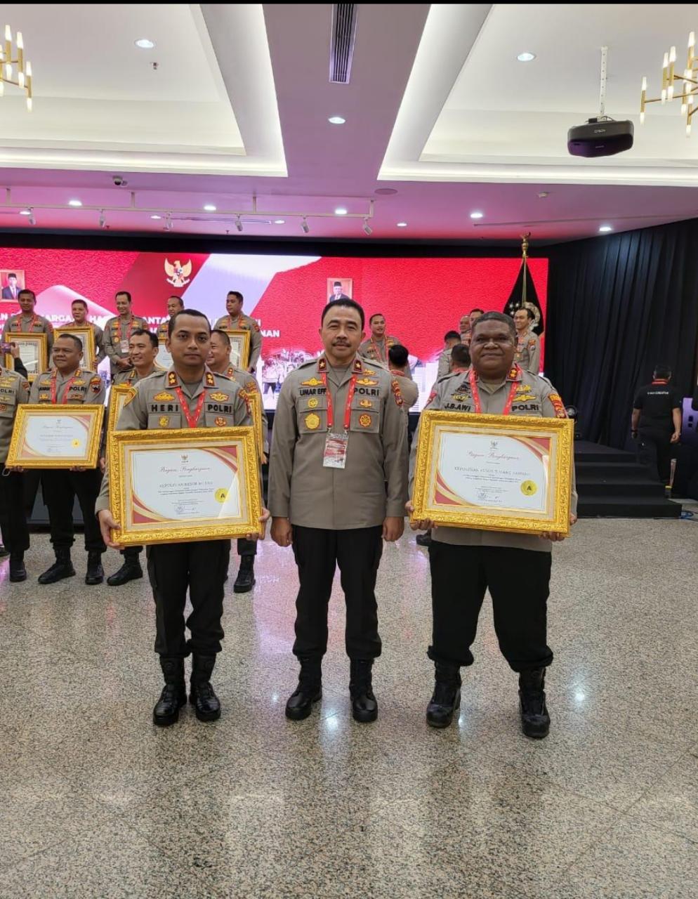 Polres Metro Raih Penghargaan Pelayanan Prima Dari PANRB