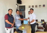 Arliyan Ambil Formulir Bacalon Ketua PWI Lampung Timur
