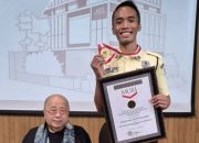 Satpam Asal Tanggamus Khairul Anam Berhasil Meraih Rekor Muri Dengan Karya Ilmiah Terbanyak