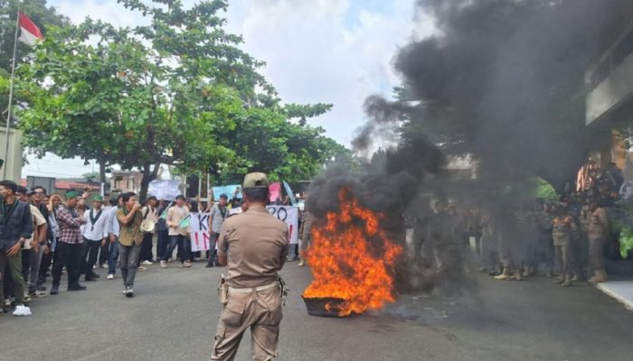 Ratusan Mahasiswa Demo Soroti Kinerja Pemerintah Kota Metro