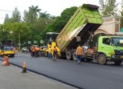 PT Yerman Makmur Sejahtera Perbaiki Ruas Jalan Nasional di Metro Sepanjang 550 Meter